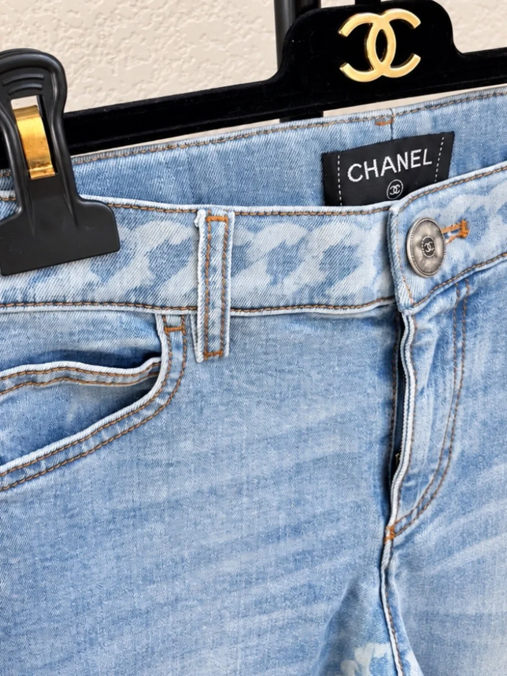 CHANEL ⚠️ hanger